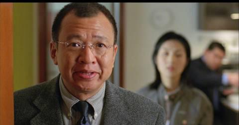 刷到许绍雄离世新闻时,我正给海外表弟发消息问他国服游戏卡不卡