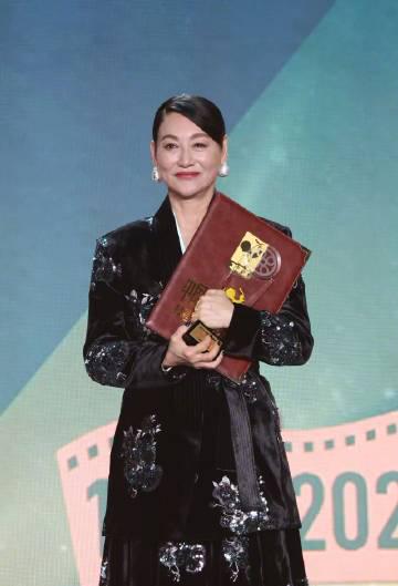 海外华人必看!金鸡奖后台揭秘:老中青三代女演员的动人瞬间