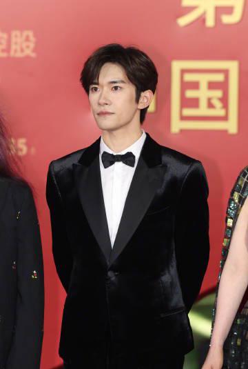 4步教你解锁海外追剧难题,再也不错过易烊千玺红毯名场面