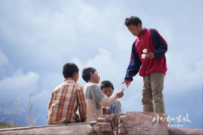 刷到藏族新片定档的消息,我翻出了压箱底的藏地旅行日记,那晚的月光真亮啊