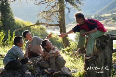 刷到藏族新片定档的消息,我翻出了压箱底的藏地旅行日记,那晚的月光真亮啊