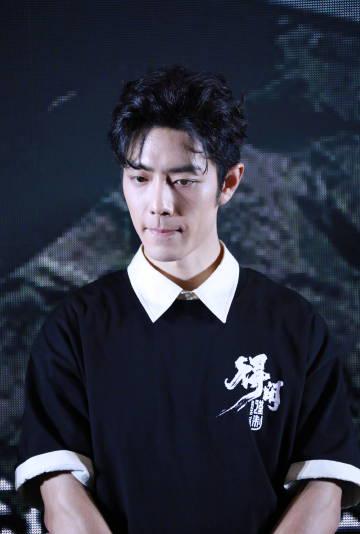 肖战北京首映礼生图曝光!嘟嘴抿唇表情包出圈,海外粉丝却因地区限制看不了