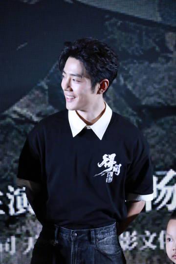 肖战北京首映礼生图曝光!嘟嘴抿唇表情包出圈,海外粉丝却因地区限制看不了